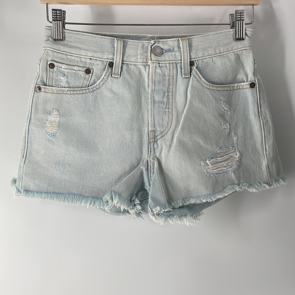Levi’s jean shorts frayed hem light blue distressed summer beach sz 25 - Picture 5 of 9